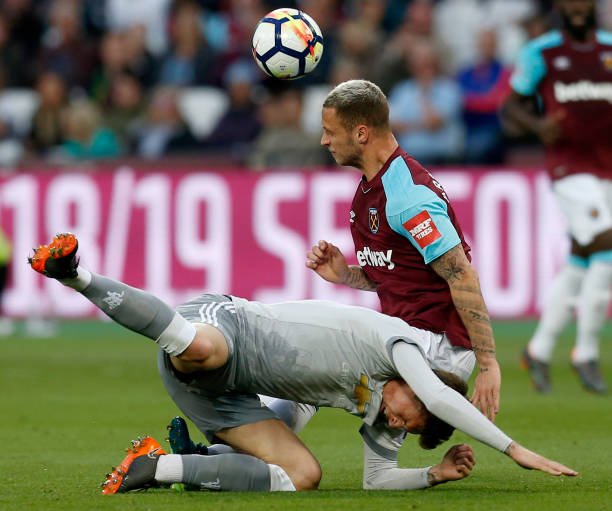 衣室内的灵 衣室内的灵